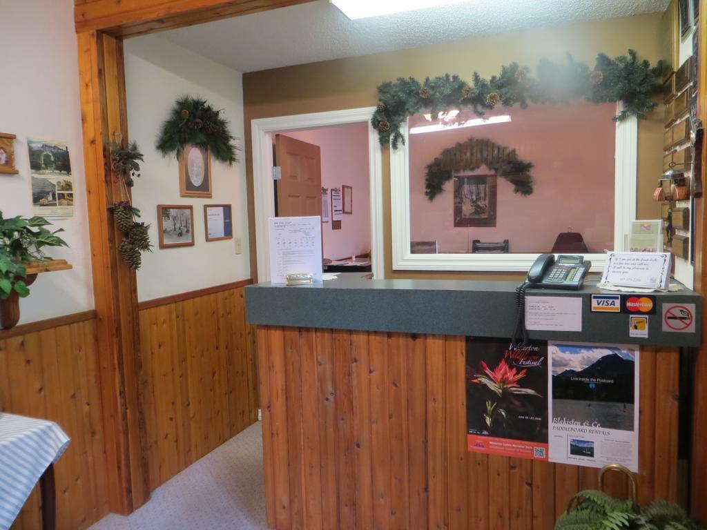 Crandell Mountain Lodge Waterton Park Extérieur photo