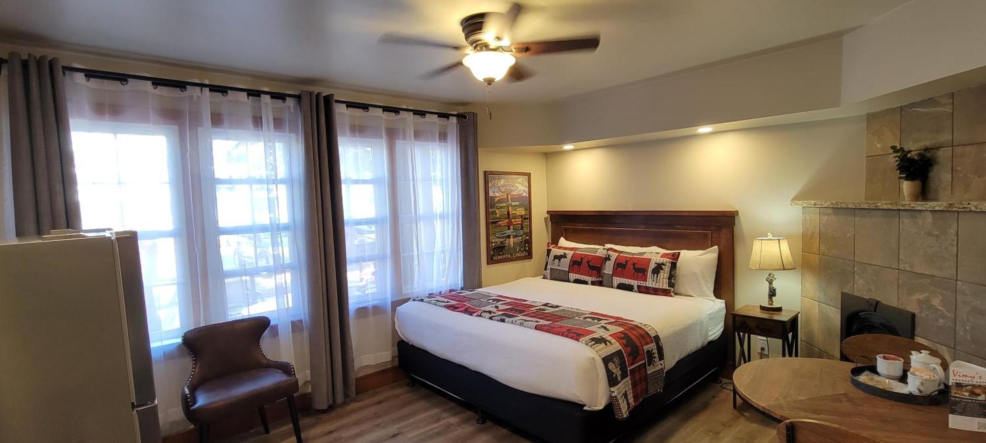 Crandell Mountain Lodge Waterton Park Extérieur photo
