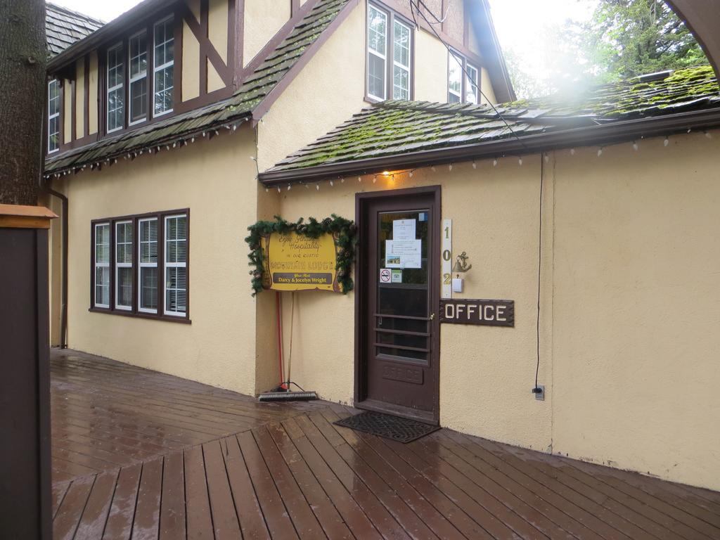 Crandell Mountain Lodge Waterton Park Extérieur photo