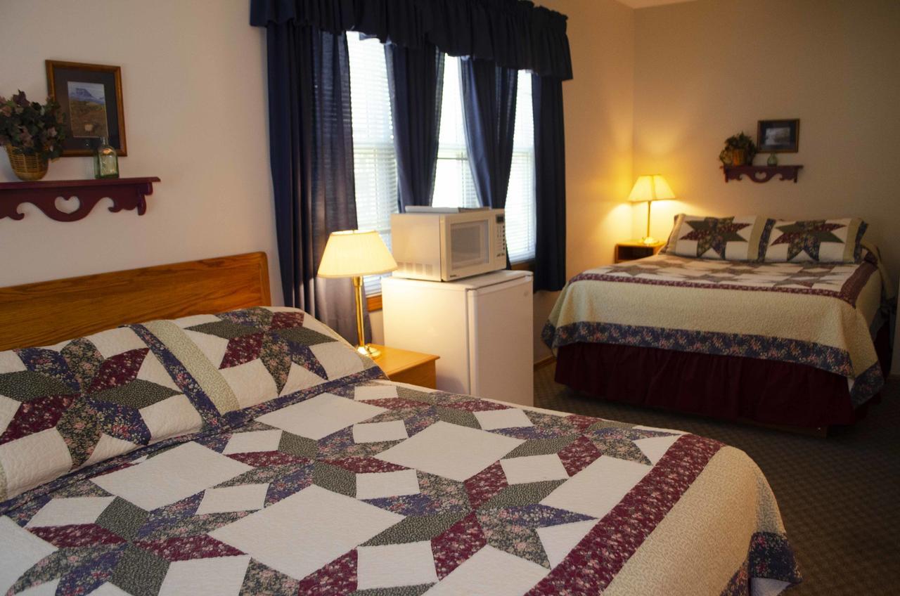 Crandell Mountain Lodge Waterton Park Extérieur photo