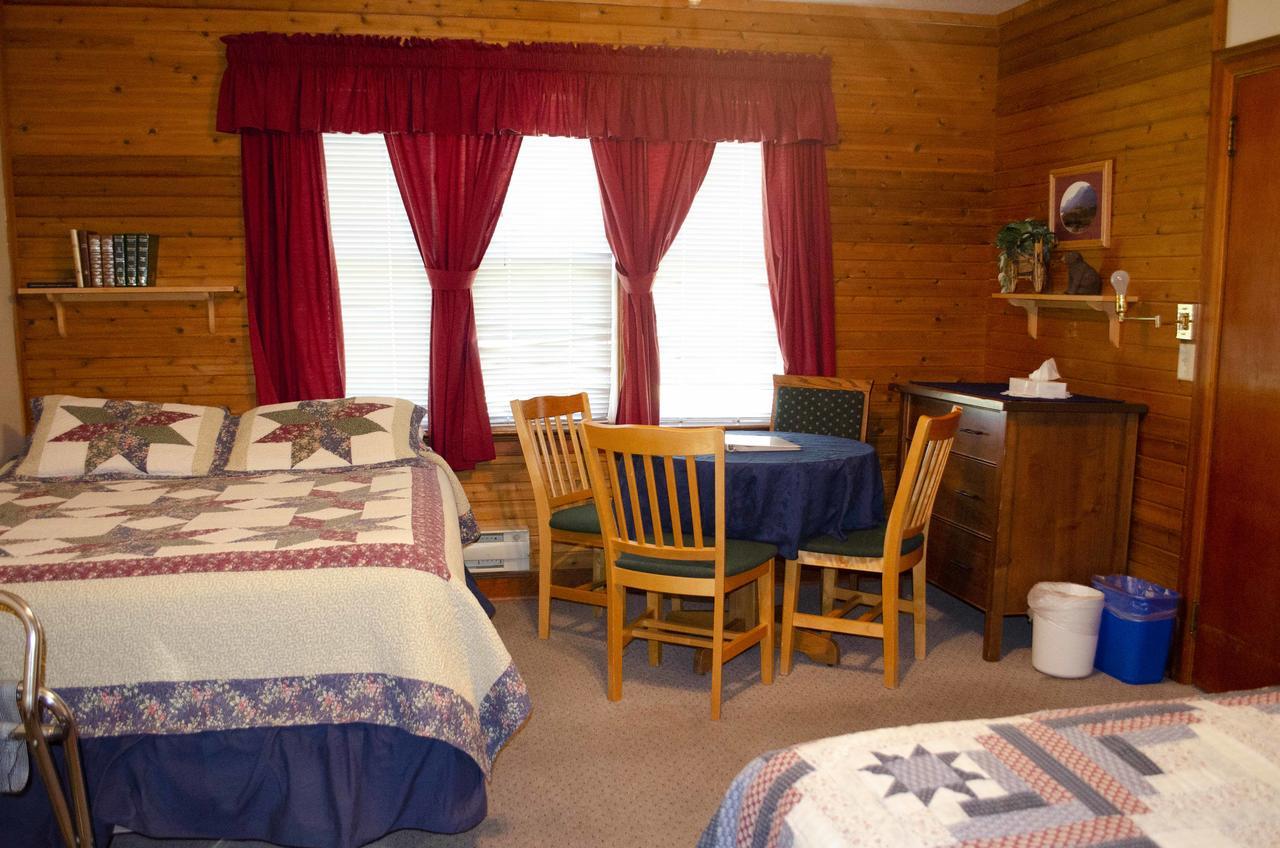 Crandell Mountain Lodge Waterton Park Extérieur photo