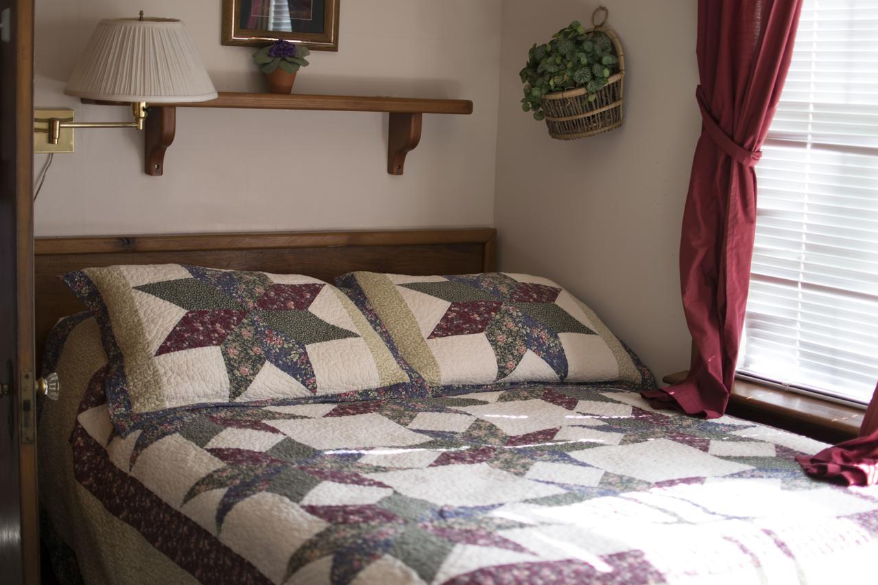 Crandell Mountain Lodge Waterton Park Extérieur photo