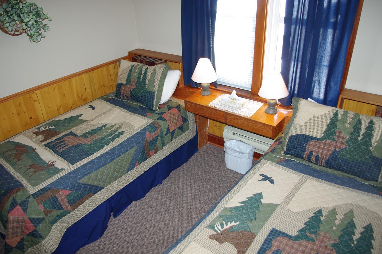 Crandell Mountain Lodge Waterton Park Extérieur photo