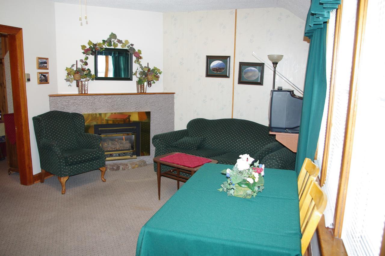 Crandell Mountain Lodge Waterton Park Extérieur photo