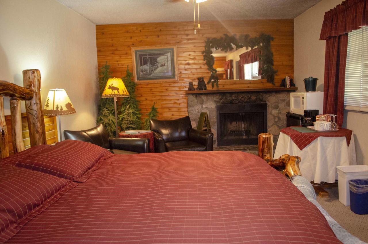 Crandell Mountain Lodge Waterton Park Extérieur photo