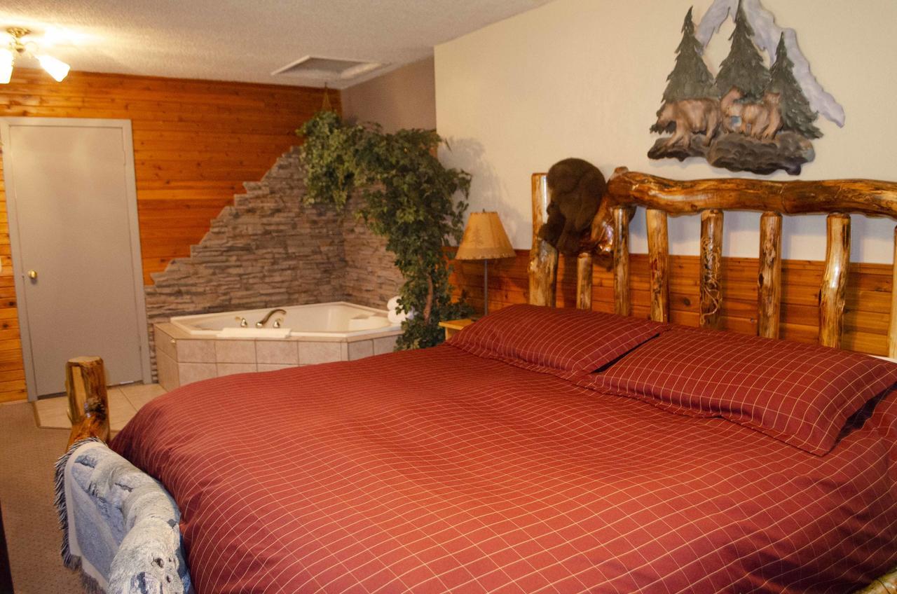 Crandell Mountain Lodge Waterton Park Extérieur photo