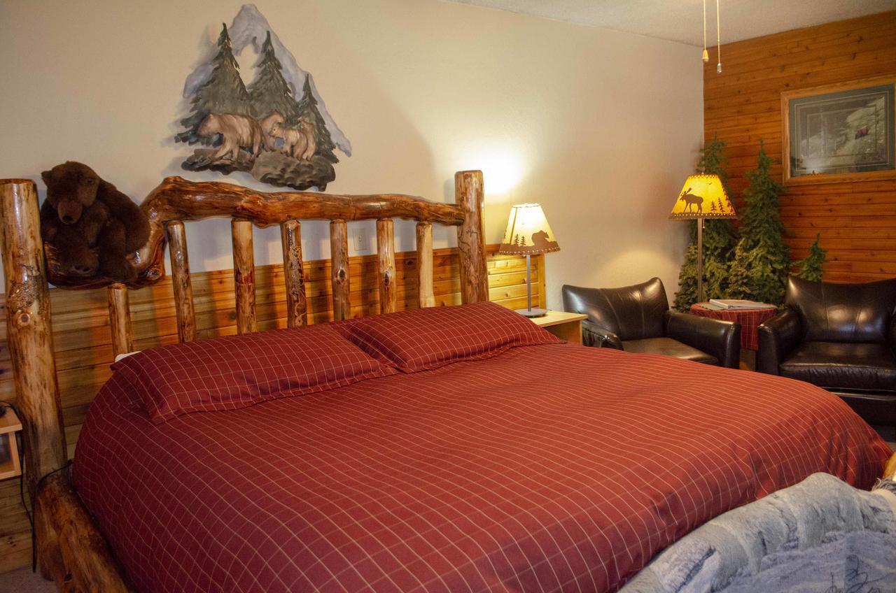 Crandell Mountain Lodge Waterton Park Extérieur photo