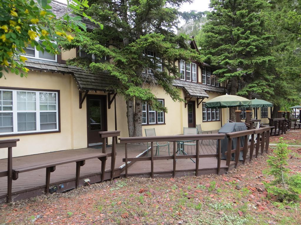Crandell Mountain Lodge Waterton Park Extérieur photo