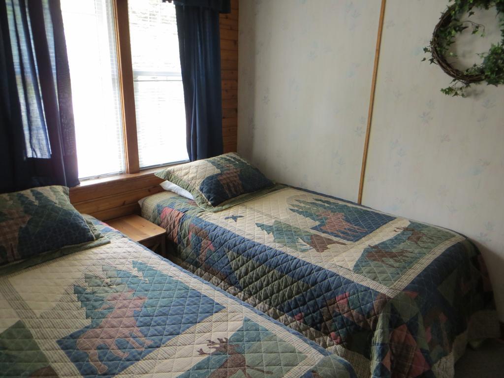 Crandell Mountain Lodge Waterton Park Extérieur photo