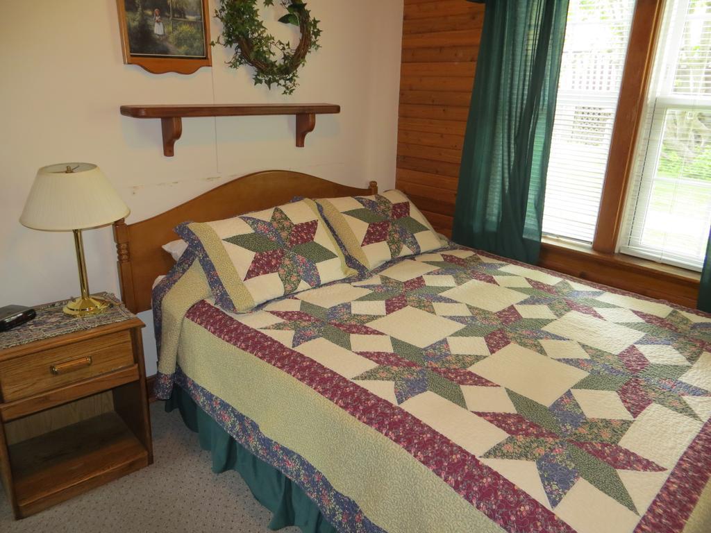 Crandell Mountain Lodge Waterton Park Extérieur photo