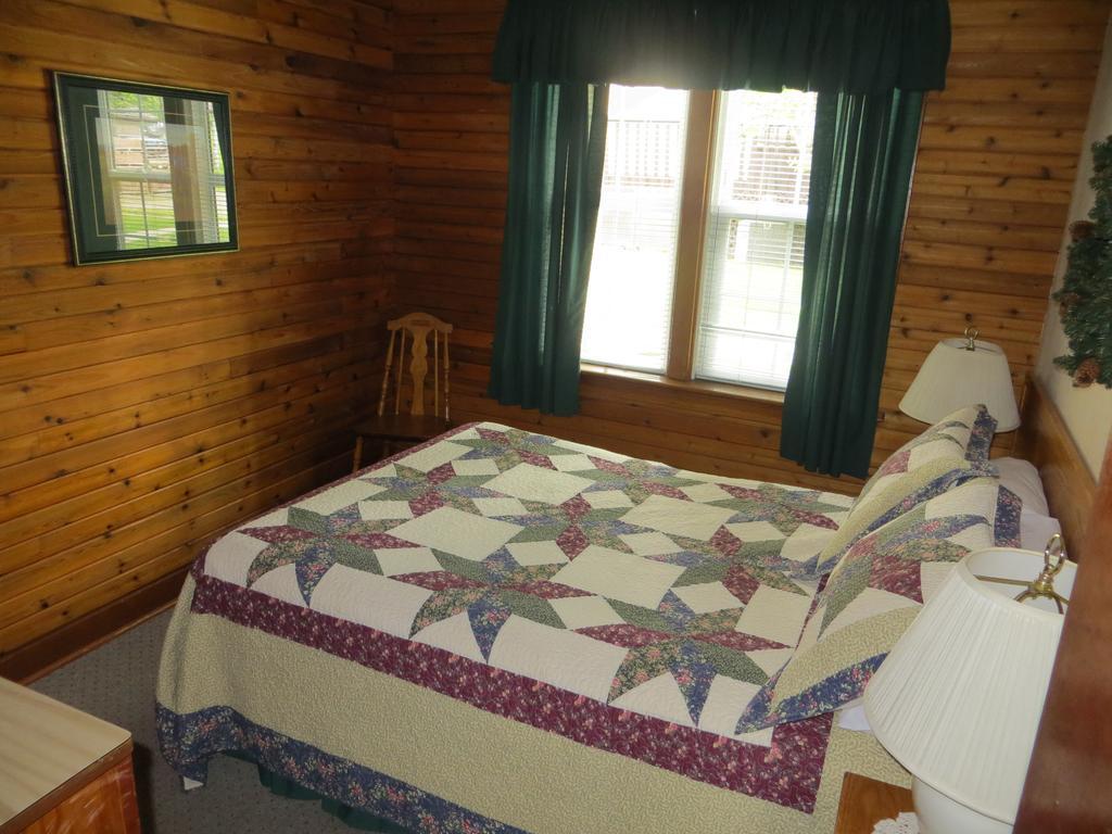 Crandell Mountain Lodge Waterton Park Extérieur photo