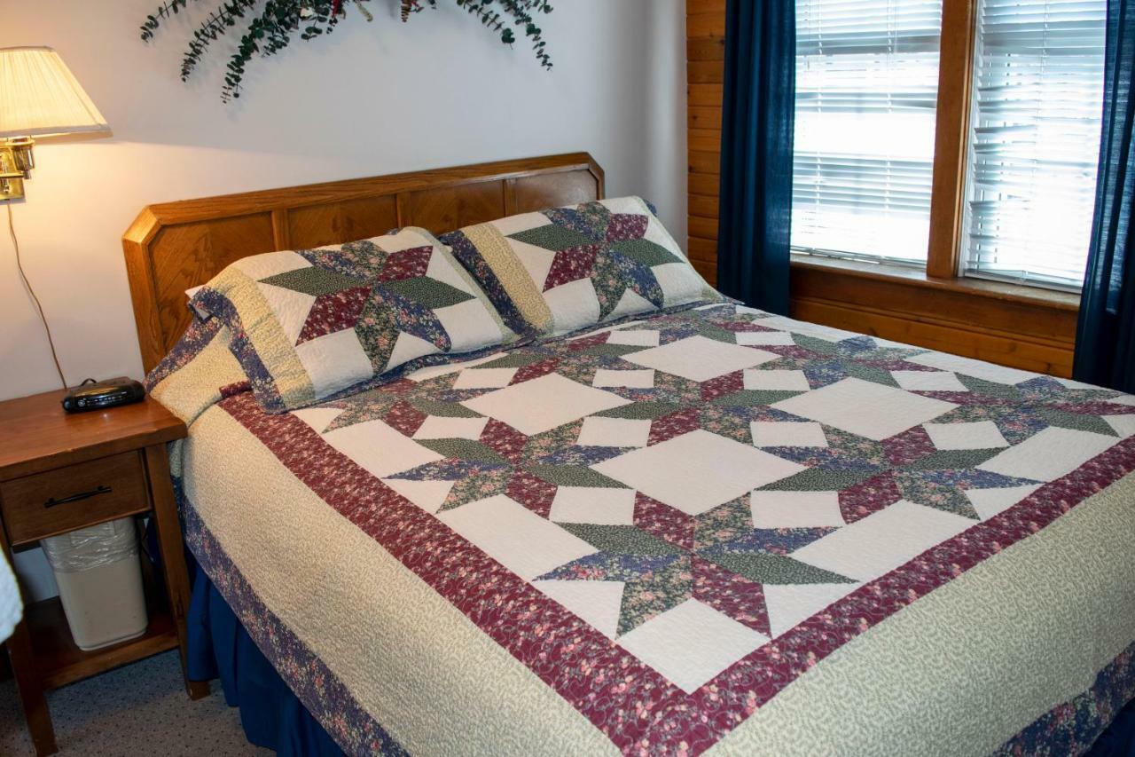 Crandell Mountain Lodge Waterton Park Extérieur photo