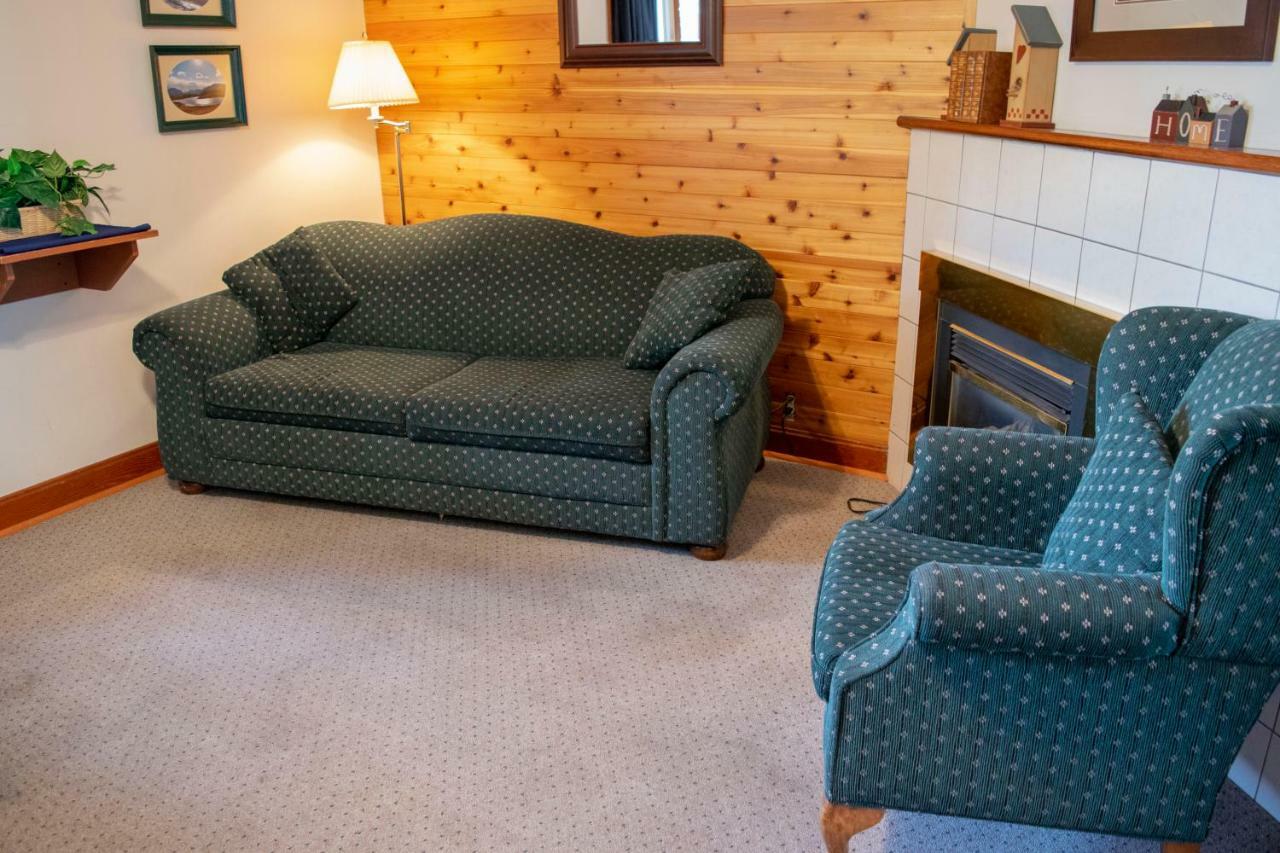 Crandell Mountain Lodge Waterton Park Extérieur photo