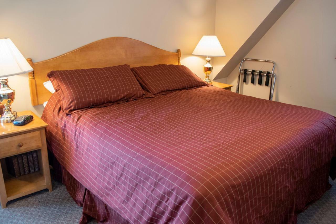 Crandell Mountain Lodge Waterton Park Extérieur photo